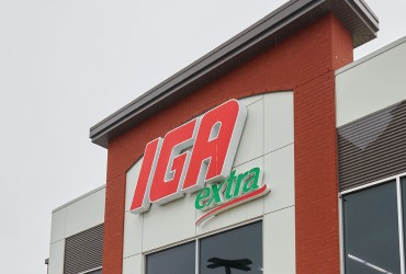 A picture of IGA outside store.